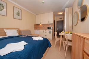 A kitchen or kitchenette at Cascadas Holiday Apartments