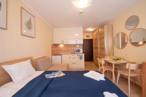 A kitchen or kitchenette at Cascadas Holiday Apartments