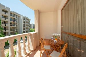 A balcony or terrace at Cascadas Holiday Apartments