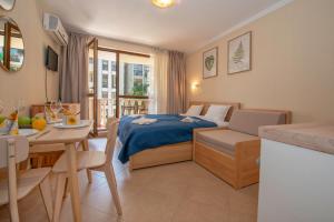 A seating area at Cascadas Holiday Apartments