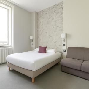 Postel nebo postele na pokoji v ubytování Hôtel Albert Elisabeth Gare SNCF