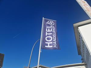 a sign on the side of a building at Hotel Handelshof in Bünde