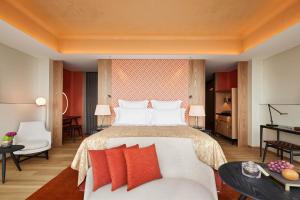 Postel nebo postele na pokoji v ubytování Bvlgari Hotel Tokyo