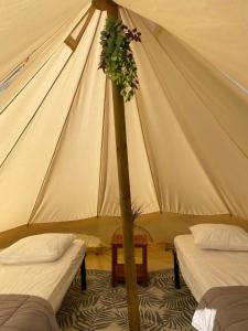 Postel nebo postele na pokoji v ubytování Camping Cap-Ouest