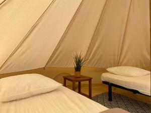 Postel nebo postele na pokoji v ubytování Camping Cap-Ouest