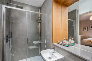 Ένα μπάνιο στο Charming Comfortable Flat - PassTheKeys +12 φωτογραφίες