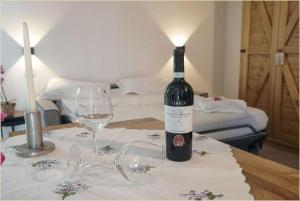 トッレ・スーダにあるAttico Gabriella vista mare - Salento Reservationのグラスワイン1本