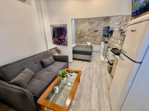 Kuchyň nebo kuchyňský kout v ubytování TRAVELLERS CORFU TOWN Luxury Suites, Studios & Apartments