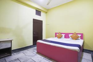 Postel nebo postele na pokoji v ubytování Hotel O Hr Residency