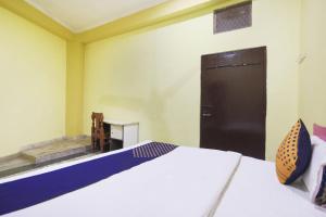 Postel nebo postele na pokoji v ubytování Hotel O Hr Residency