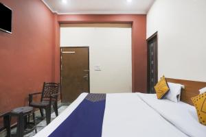 Postel nebo postele na pokoji v ubytování Hotel O Hr Residency