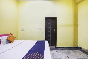 Postel nebo postele na pokoji v ubytování Hotel O Hr Residency