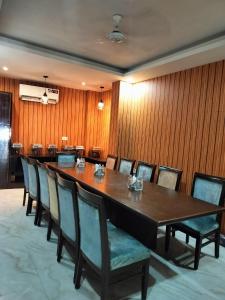 Φωτογραφία από το άλμπουμ του P S Grand Near New Delhi IGI Airport στο Νέο Δελχί +28 φωτογραφίες