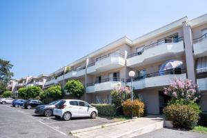 Το κτήριο όπου στεγάζεται  το διαμέρισμα