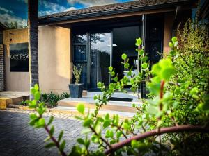 En have udenfor The Cottage Self-Catering Accommodation