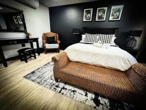 En eller flere senge i et værelse på The Cottage Self-Catering Accommodation