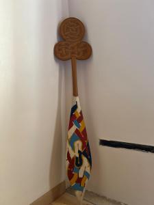 a tie with a wooden cross on the wall at YouMe, petit nid douillet in Aumessas