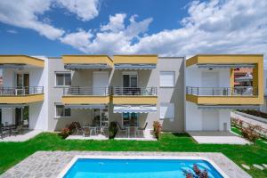 Bazén v ubytování Danai & Palm Residential Complexes nebo v jeho okolí