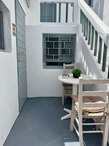 En balkon eller terrasse på To spitaki