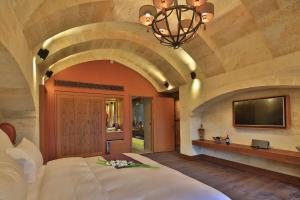 A television and/or entertainment centre at Ariana Sustainable Luxury Lodge - Special Category - Cappadocia