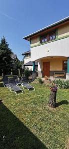 Vonkajšia záhrada v ubytovaní Strigonia Apartman