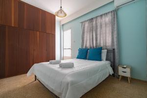 Ένα ή περισσότερα κρεβάτια σε δωμάτιο στο Nikaia One-Bedroom Comfort for 4 by ΜΡS