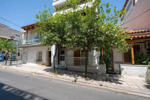 Το κτήριο όπου στεγάζεται  το διαμέρισμα