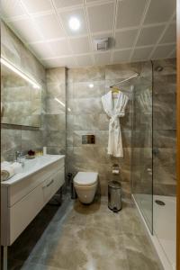 حمام في فندق يلدز لايف