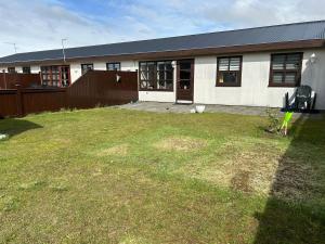 Κήπος έξω από το Golden Circle Home In the Center of Selfoss City