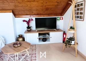 Μια τηλεόραση ή/και κέντρο ψυχαγωγίας στο MyStay - Casa Sete Lano