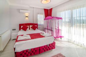 Ένα ή περισσότερα κρεβάτια σε δωμάτιο στο Villa Lux +43 φωτογραφίες