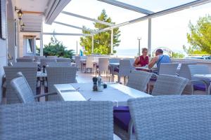 Restaurace v ubytování Apartments Vila Kristina