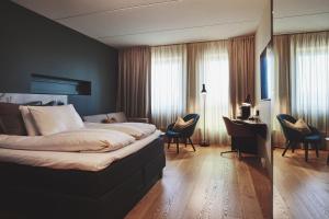 Postel nebo postele na pokoji v ubytování Stord Hotel