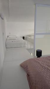 Postel nebo postele na pokoji v ubytování Kurkowa GamaHome Cozy Apartments