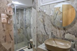 Ένα μπάνιο στο Best House Electra Pasalimani Piraeus +17 φωτογραφίες