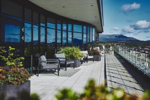 Nespecifikovaný výhled na hory nebo výhled na hory při pohledu z hotelu