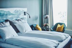 Postel nebo postele na pokoji v ubytování Stord Hotel