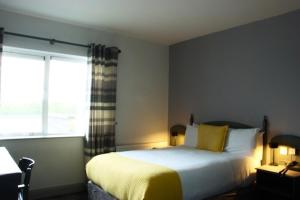 Rúm í herbergi á Ferryport House B&B