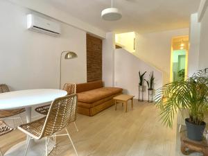 a living room with a couch and a table at Trendy Homes Casa Estrella in Almería