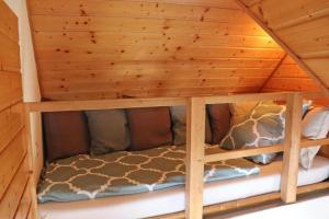 En eller flere senge i et værelse på FeWo Ankerplatz mit Meerblick direkt am Strand