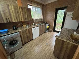 Kuchyň nebo kuchyňský kout v ubytování Guest house Maspindzeli + 26 fotografií
