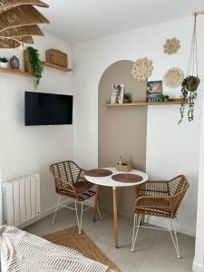 a living room with a table and two chairs at La parenthèse balinaise in Cholet