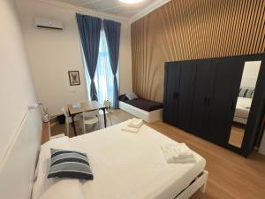 a bedroom with a large bed and a mirror at Izz Home in Naples +18 photos