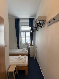 Llit o llits en una habitació de Mikulov Inn - hotel Zeme