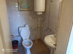 Ένα μπάνιο στο Bungalows Elata