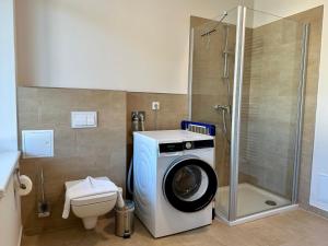 Ένα μπάνιο στο Haus Concordia I Ferienwohnung 5 im Haus Concordia +24 φωτογραφίες