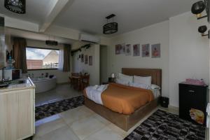 Katil atau katil-katil dalam bilik di Luxury pyramids jacuzzi view inn