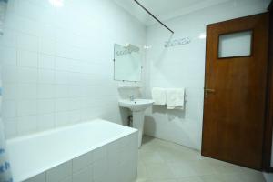 Koupelna v ubytování Raiss Hotel