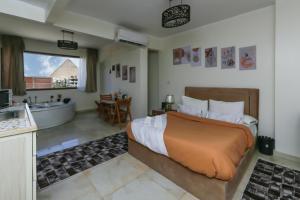Katil atau katil-katil dalam bilik di Luxury pyramids jacuzzi view inn