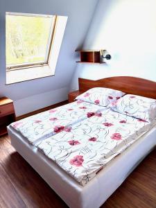 a bedroom with a bed with pink flowers on it at Camping Morski 21 in Łeba